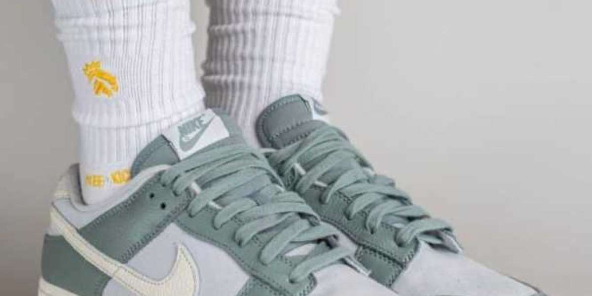 Nike Dunk Low Mica Green: Festive Holiday Style.